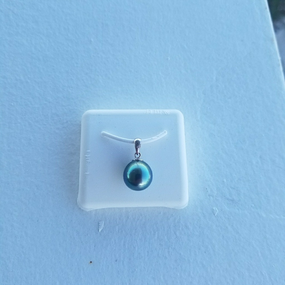 Peacock Tahitian Pearl Pendant